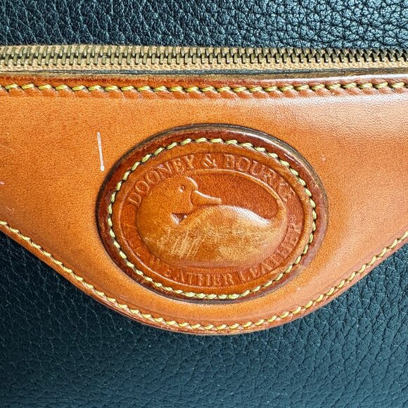 Vintage Dooney & Bourke Shoulder Bag Black All Weather Leather Tan Trim … - Picture 4 of 10